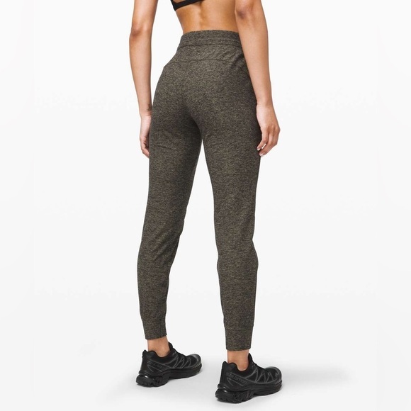 Lululemon Ready To Rulu Pant, size 4 - Picture 3 of 11